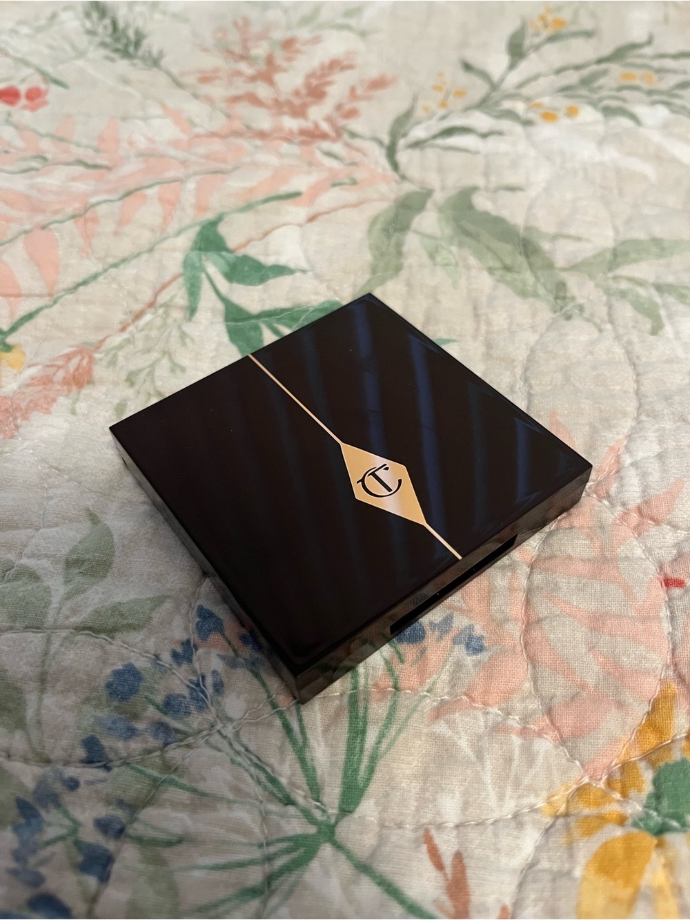 Charlotte Tilbury eyeshadow palette